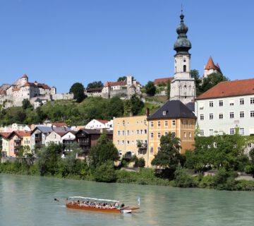 Plättenfahrt mit Burgpanorama Burghausen