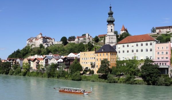 Plättenfahrt mit Burgpanorama Burghausen