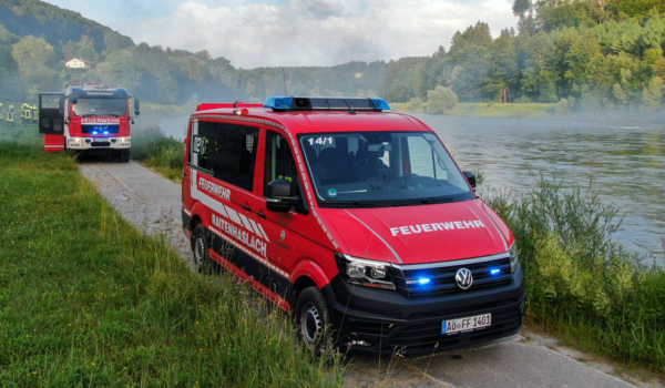 Feuerwehr Raitenhaslach bei einer Übung an der Salzach © Feuerwehr Raitenhaslach