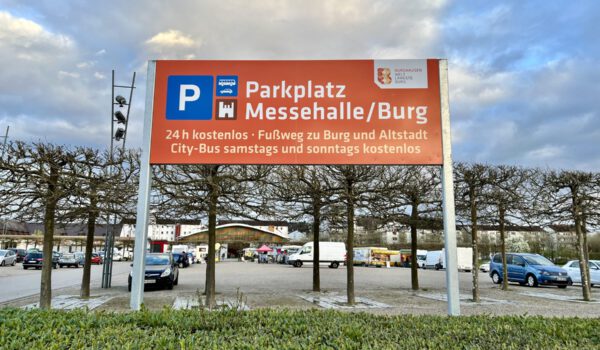 Parkplatz Messeplatz Park and Ride Burghausen Foto Königsedern Messehalle Foto köx Parkplatz Messeplatz Park and Ride Burghausen Foto Königseder