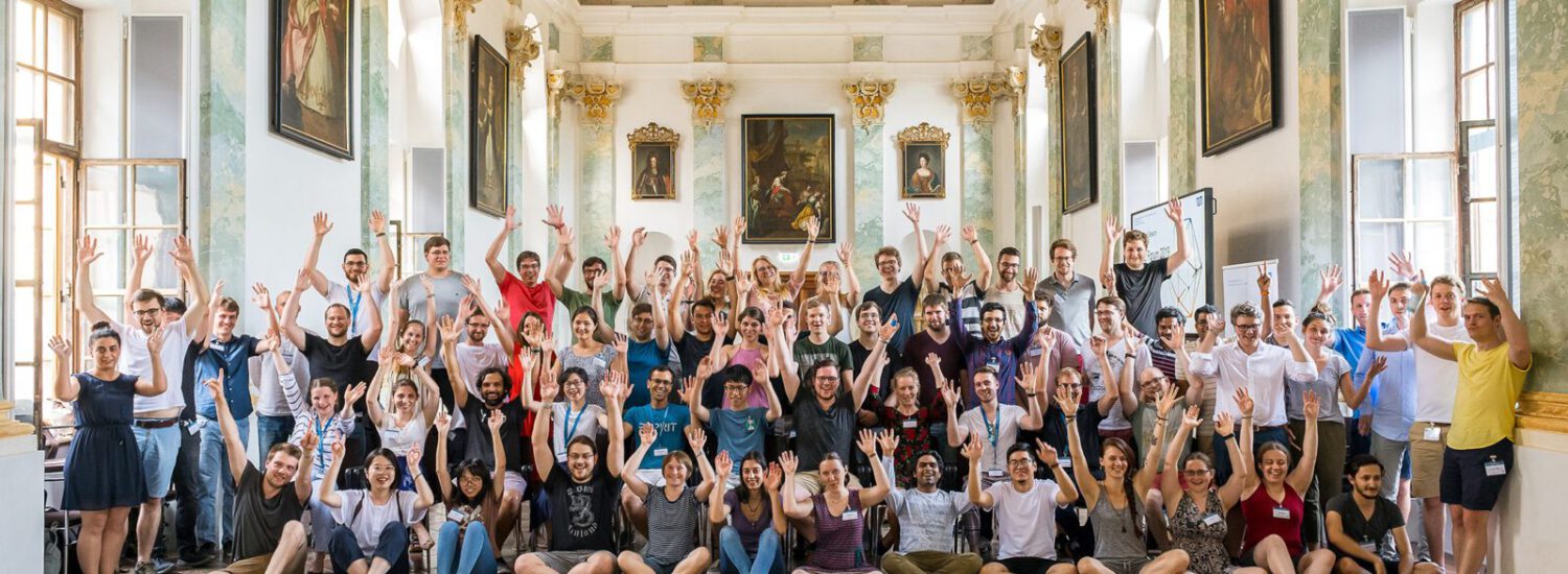 Gruppenfoto von Doktorenden im Steinernen Saal Raitenhaslach © Astrid Eckert / TU München