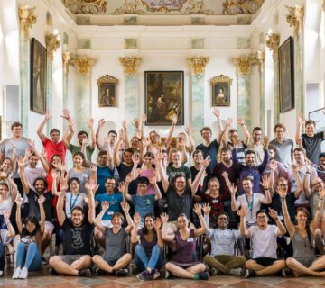 Gruppenfoto von Doktorenden im Steinernen Saal Raitenhaslach © Astrid Eckert / TU München