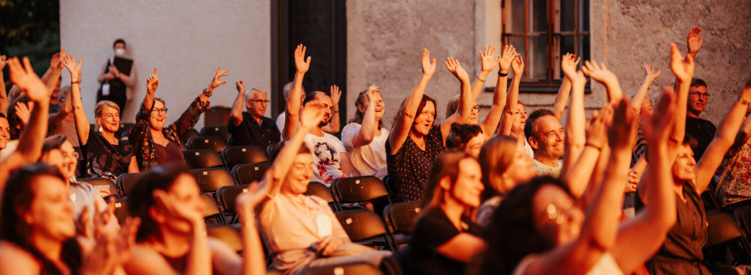 Publikum beim Kultursommer © Stadt Burghausen Publikum beim Kultursommer © Stadt Burghausen