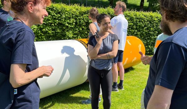 Interessierte bei der Riesenkippe im Gespräch mit dem Projektteam © Alexandra Königseder