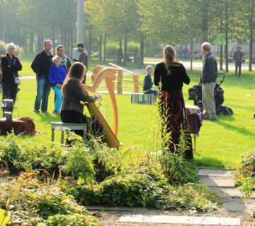 Musikerinnen im Patengarten © Stadt Burghausen