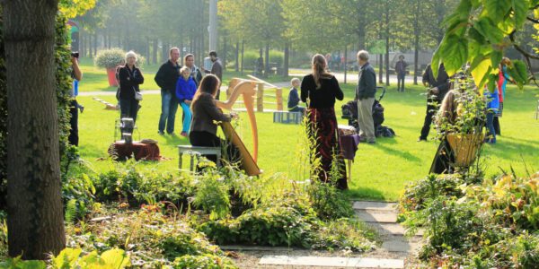 Musikerinnen im Patengarten © Stadt Burghausen