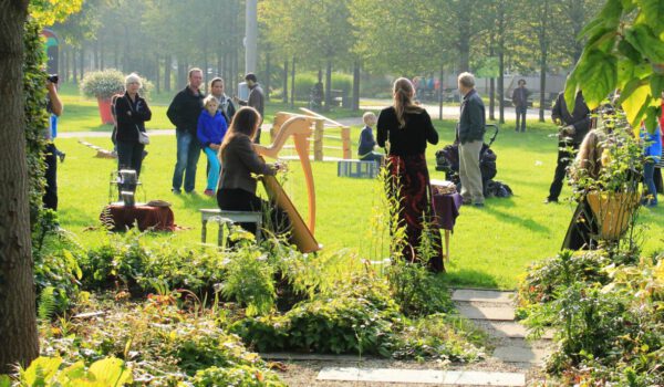 Musikerinnen im Patengarten © Stadt Burghausen