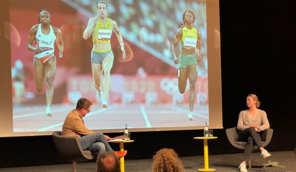 Alexandra Burghardt im Gespräch mit Bürgermeister Florian Schneider © Stadt Burghausen