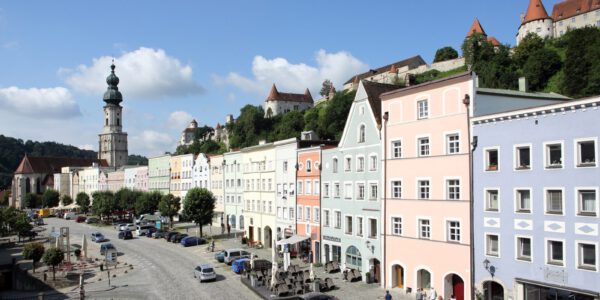 Altstadt Stadtplatz mit Burg Süd-Nord