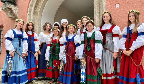 Gruppenfoto der Mitglieder des Tanzspiels © Alexandra Königseder