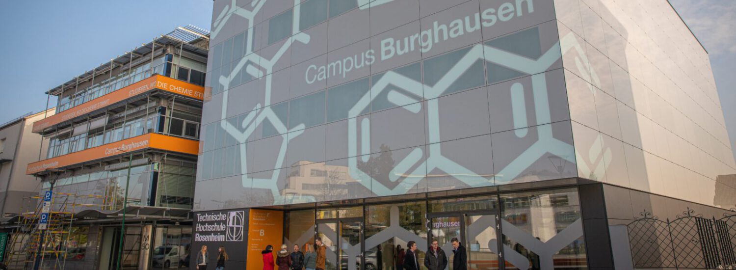 Gebäude Frontansicht Campus Burghausen © Stadt Burghausen Gebäude Frontansicht Campus Burghausen © Stadt Burghausen