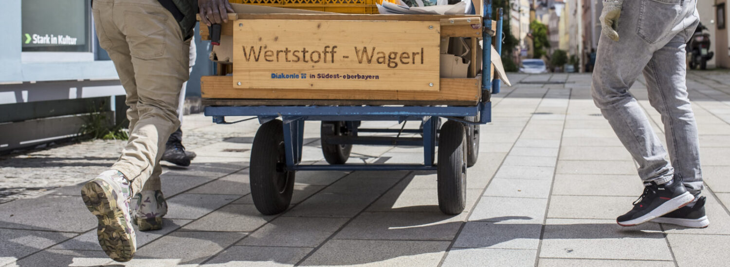 Mitarbeiter der Diakonie bei der Arbeit in den Grüben © Hannah Soldner