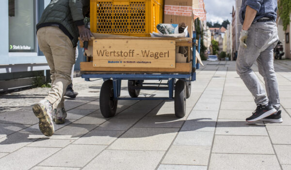 Mitarbeiter der Diakonie bei der Arbeit in den Grüben © Hannah Soldner