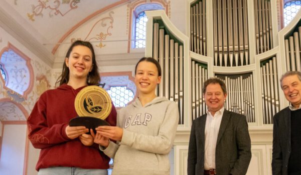 Gruppenfoto bei Verleihung des Nachhaltigkeitspreises © Stadt Burghausen