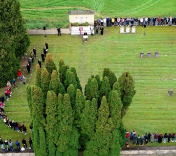 Gedenkveranstaltung am KZ-Friedhof © Stadt Burghausen