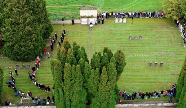 Gedenkveranstaltung am KZ-Friedhof © Stadt Burghausen