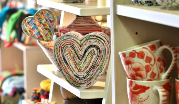 Waren im Eine-Welt-Laden © Burghauser Touristik GmbH