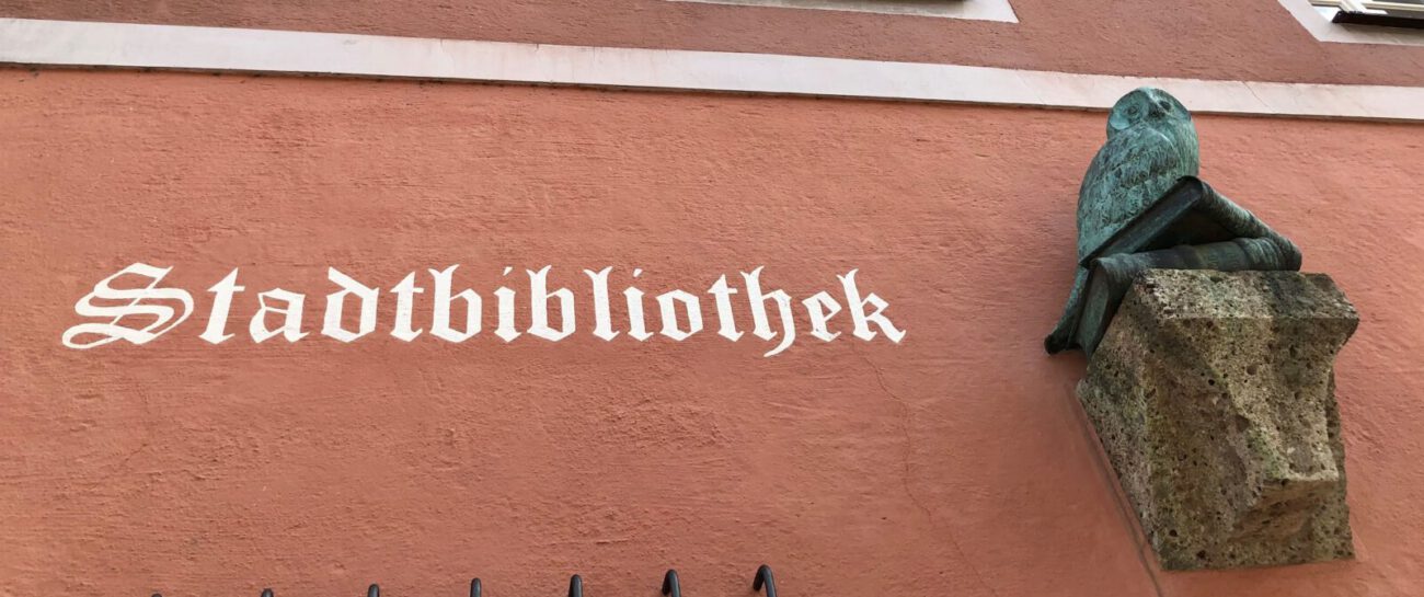 Stadtbibliothek Schild © Alexandra Königseder