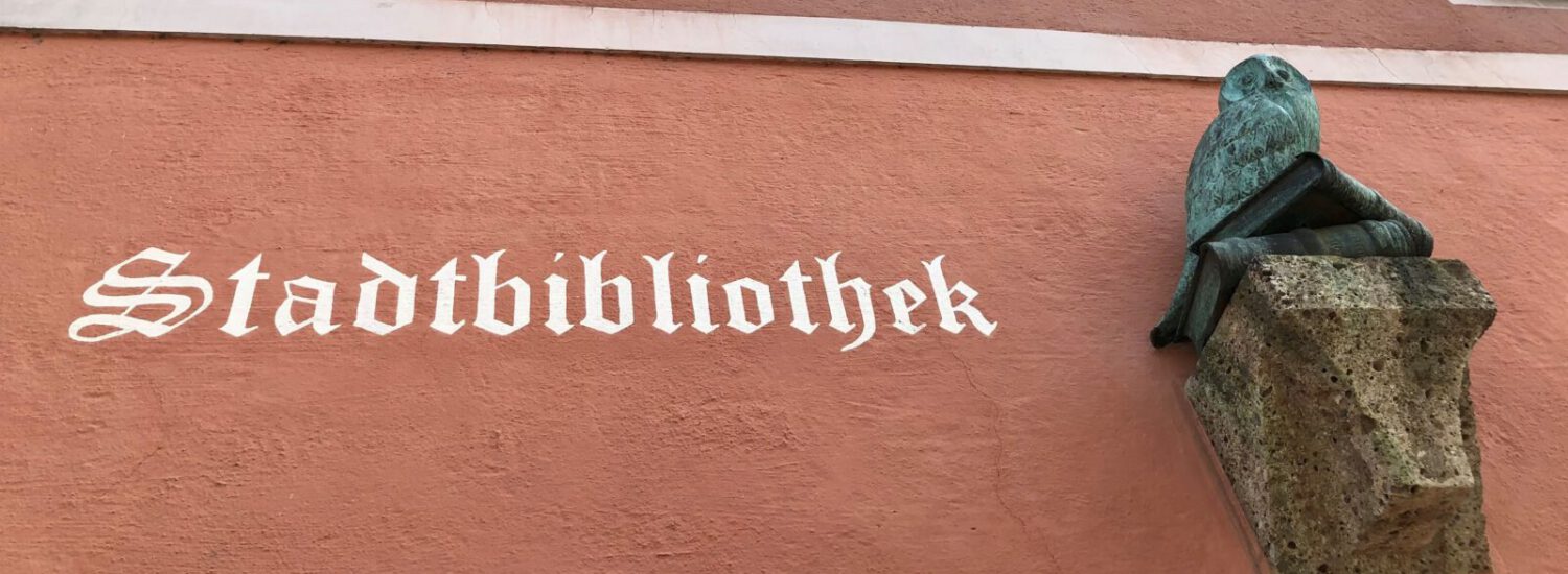 Stadtbibliothek Schild © Alexandra Königseder