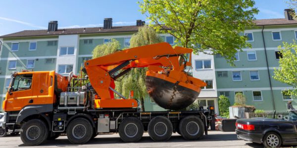 Großbaumverpflanzung in Arbeit © Stadt Burghausen