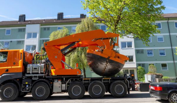 Großbaumverpflanzung in Arbeit © Stadt Burghausen