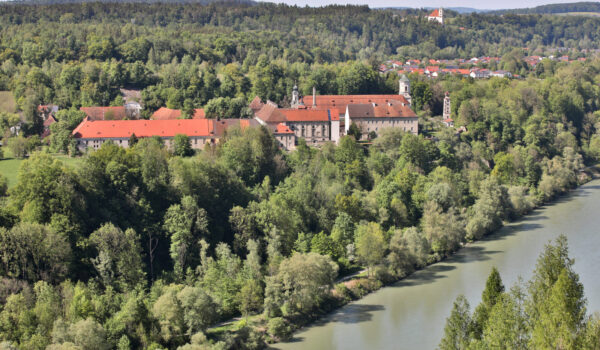 Luftbildaufnahme Raitenhaslach © Burghauser Touristik GmbH Luftbildaufnahme Raitenhaslach © Burghauser Touristik GmbH