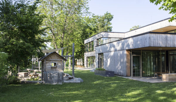 Sport-Kita Garten- und Gebäudeansicht © Hannah Soldner