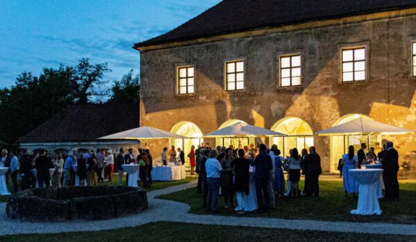 Empfang im Prälatengarten im Kloster Raitenhaslach © Stadt Burghausen Empfang im Prälatengarten im Kloster Raitenhaslach © Stadt Burghausen
