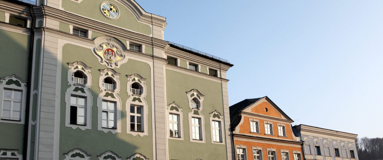 Rathaus im Abendlicht © Burghauser Touristik GmbH