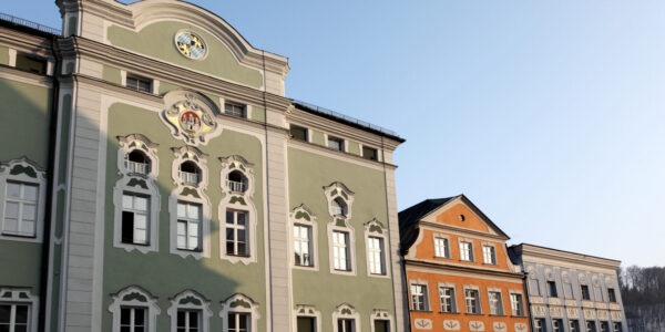 Rathaus im Abendlicht © Burghauser Touristik GmbH