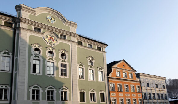 Rathaus im Abendlicht © Burghauser Touristik GmbH