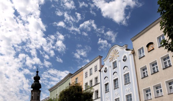 Altstadt Stadtplatz Giebel Osten mit Himmel Altstadt Stadtplatz Giebel Osten mit Himmel