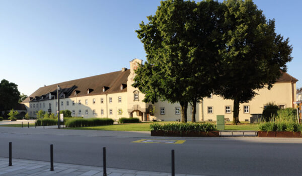 Johannes-Hess-Schule Außenansicht © Gerhard Nixdorf