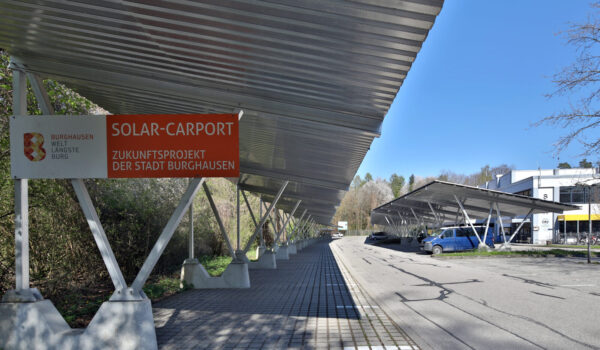 Parkplatz mit Solardach © Gerhard Nixdorf