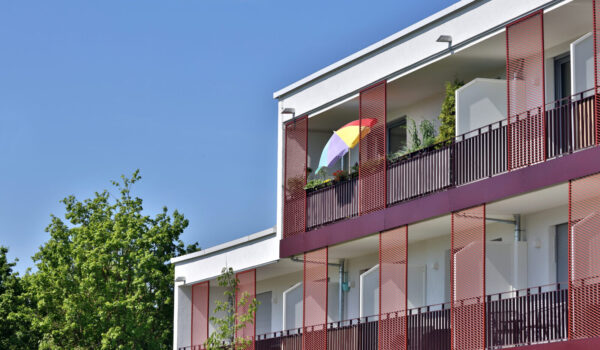 Moderner Wohnblock mit Balkonen © Gerhard Nixdorf Moderner Wohnblock mit Balkonen © Gerhard Nixdorf