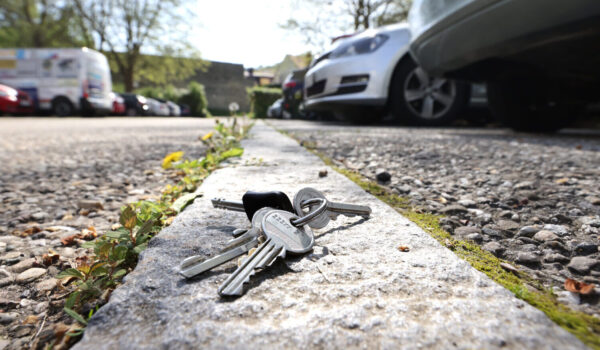 Symbolbild verlorener Schlüssel auf Parkplatz © Gerhard Nixdorf Symbolbild verlorener Schlüssel auf Parkplatz © Gerhard Nixdorf