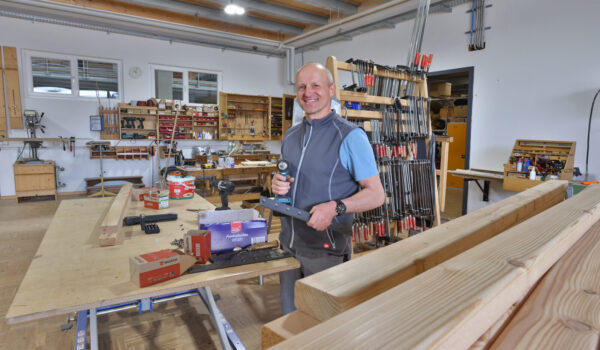 Schreiner bei der Arbeit © Gerhard Nixdorf Schreiner bei der Arbeit © Gerhard Nixdorf