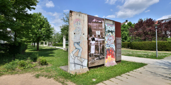 Ein Stück der Berliner Mauer im Stadtpark © Gerhard Nixdorf