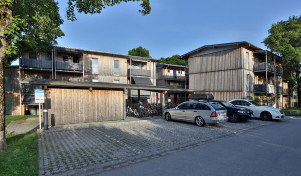 Wohnblöcke aus Holz © Gerhard Nixdorf