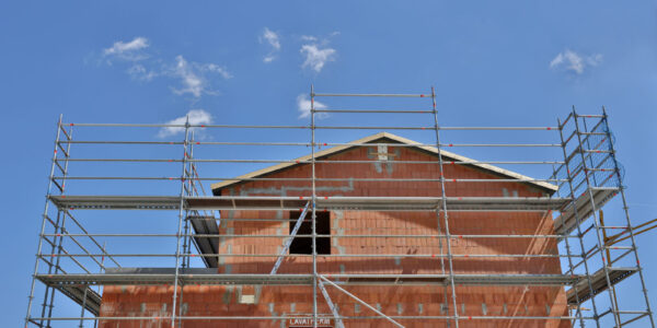 Rohbau mit Gerüst © Gerhard Nixdorf
