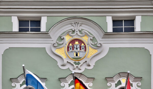 Stadtwappen am Rathaus © Gerhard Nixdorf
