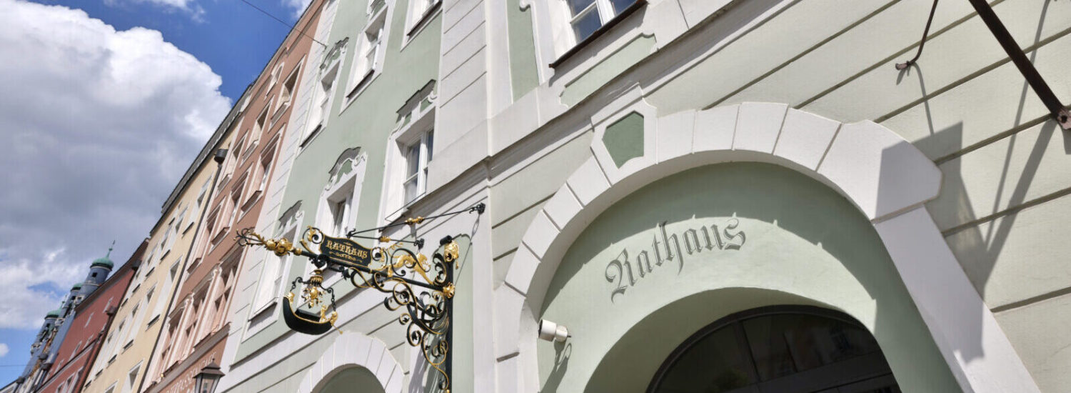 Rathaus Frontansicht © Gerhard Nixdorf