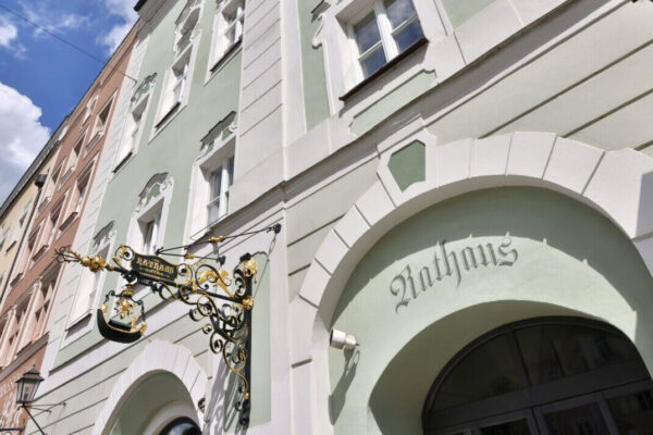 Rathaus Frontansicht © Gerhard Nixdorf