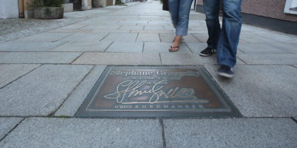 Bondenplatte von Stephane Grappelly in den Grüben © Burghauser Touristik GmbH