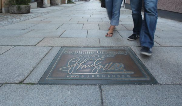 Bondenplatte von Stephane Grappelly in den Grüben © Burghauser Touristik GmbH