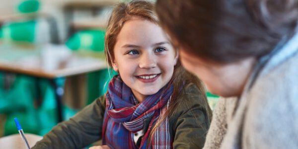 Symbolbild Schülerin mit Lehrerin © ?