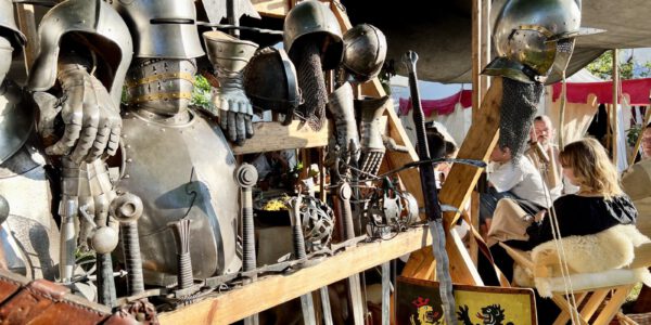 ausgestellte Waffen und Rüstungen © Alexandra Könisgeder