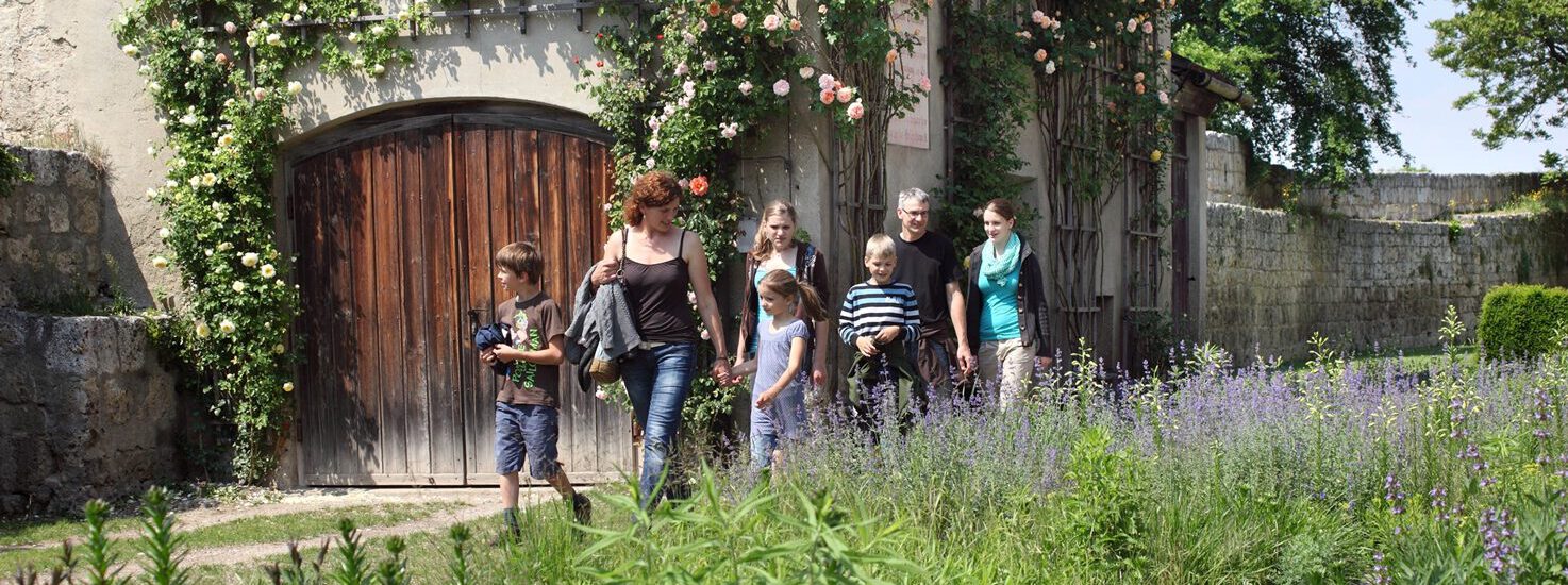 Familie in Raitenhaslach © Burghauser Touristik GmbH
