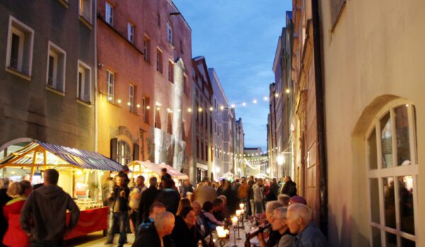 Die Grüben während des Brückenfests © Stadt Burghausen