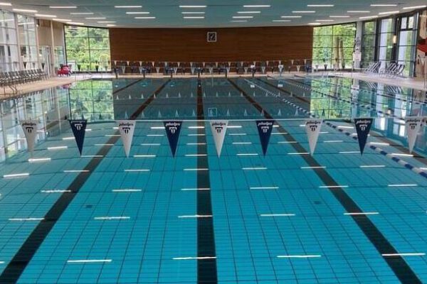 Hallenbad Becken Bäder Burghausen © Stadt Burghausen Hallenbad Becken Bäder Burghausen © Stadt Burghausen